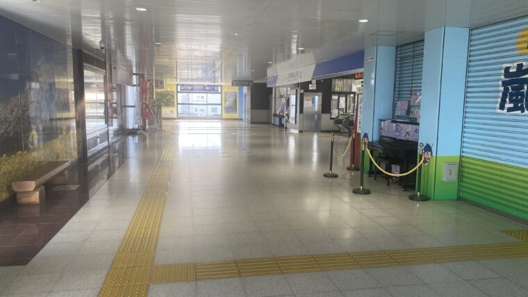 武蔵嵐山駅構内の様子