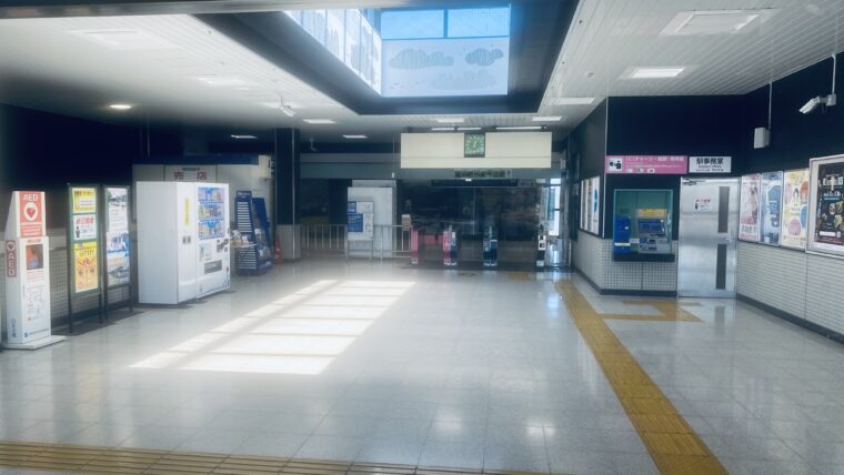 武蔵嵐山駅構内の様子