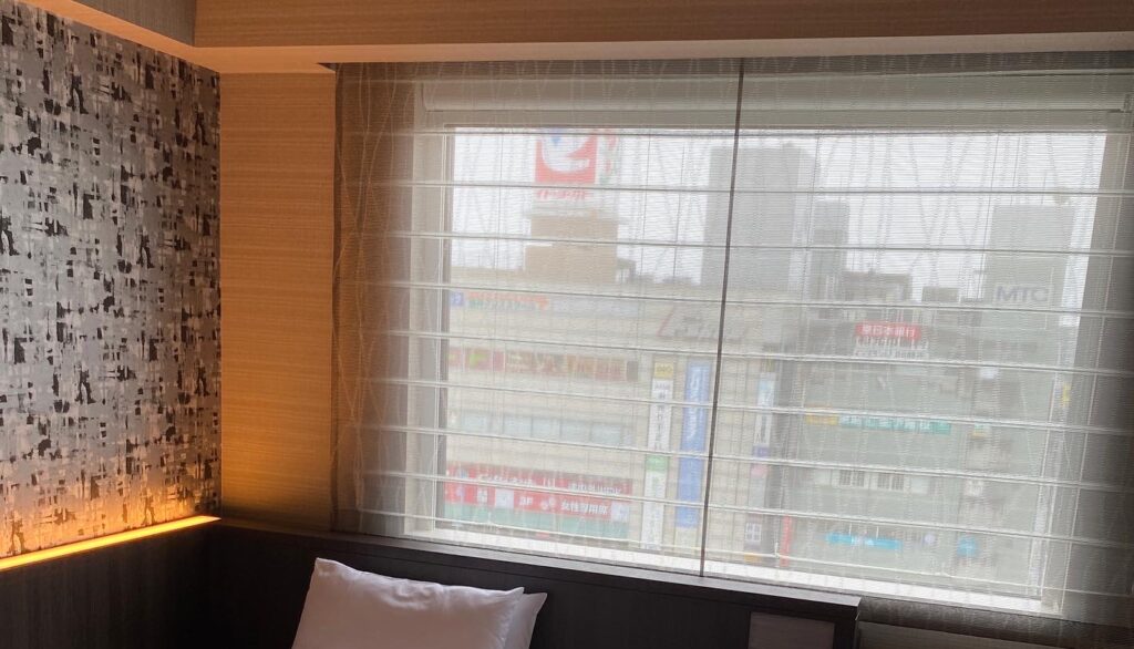 和光市東武ホテル客室の南口方面に設置されている窓