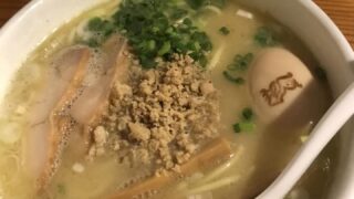 「鶏の穴」の白鶏ラーメン