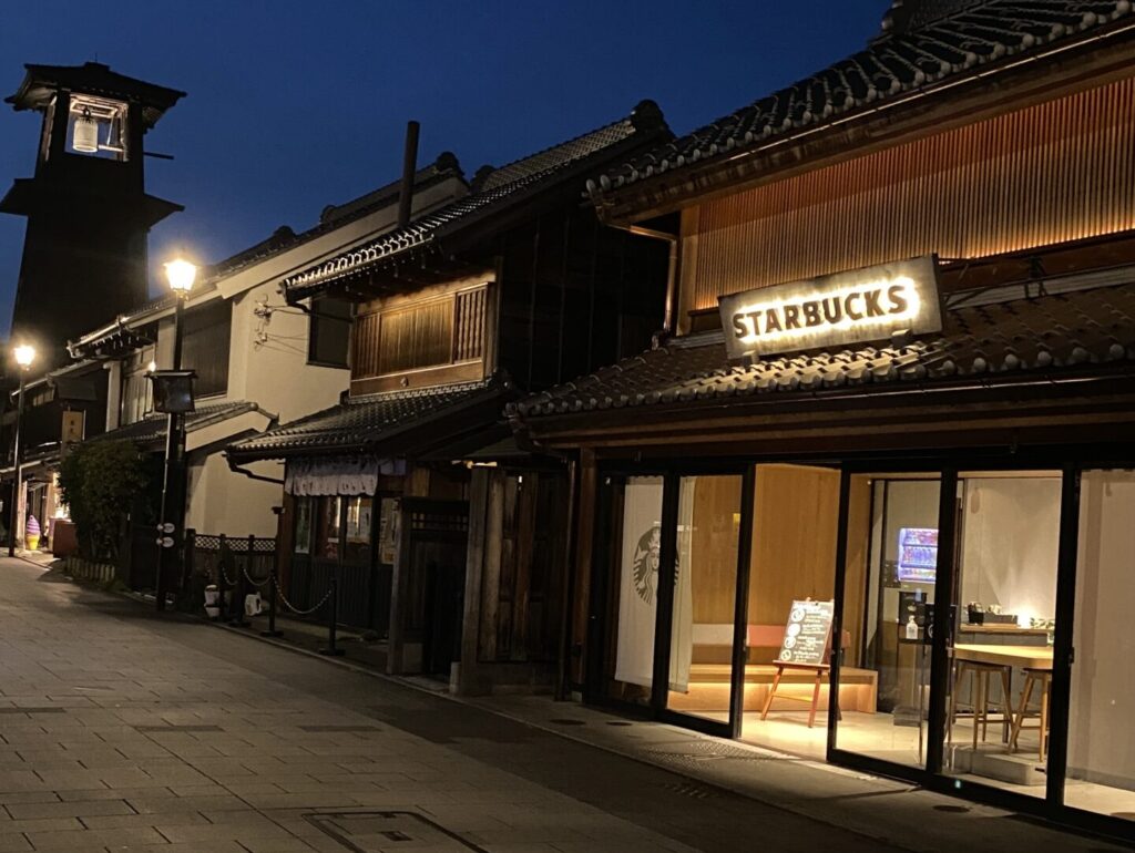 スターバックス川越鐘つき通り店」と「時の鐘」