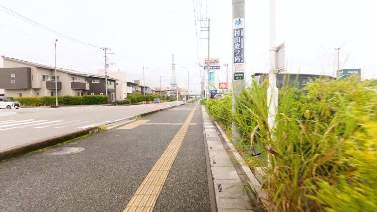 国道407号方面へ向かう道路
