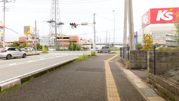 高坂駅前通入口交差点